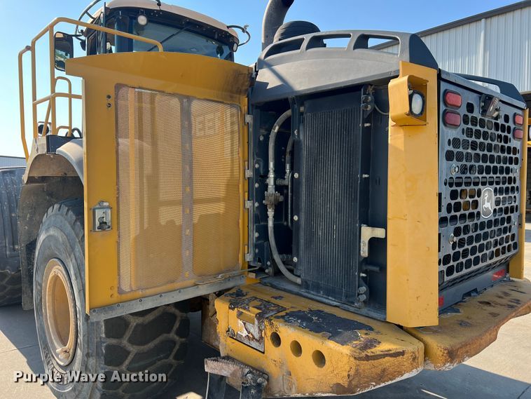 image for item JM9218 2010 John Deere 824K  wheel loader