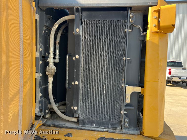 image for item JM9218 2010 John Deere 824K  wheel loader