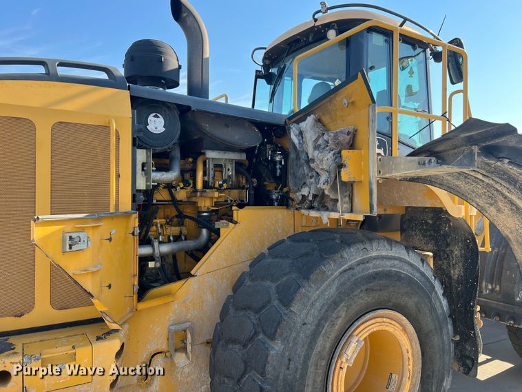 image for item JM9218 2010 John Deere 824K  wheel loader