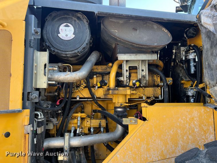 image for item JM9218 2010 John Deere 824K  wheel loader