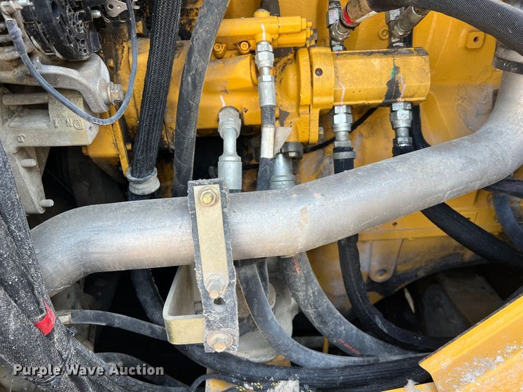 image for item JM9218 2010 John Deere 824K  wheel loader