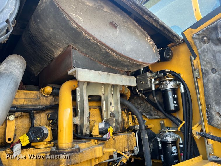 image for item JM9218 2010 John Deere 824K  wheel loader