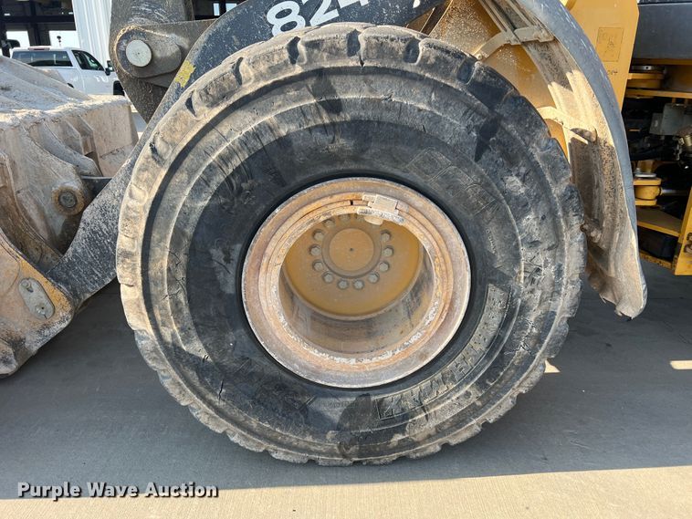 image for item JM9218 2010 John Deere 824K  wheel loader