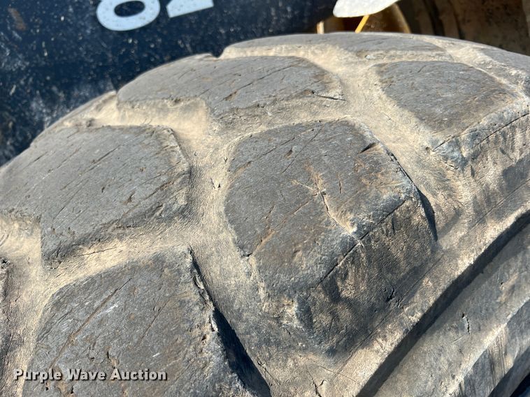 image for item JM9218 2010 John Deere 824K  wheel loader