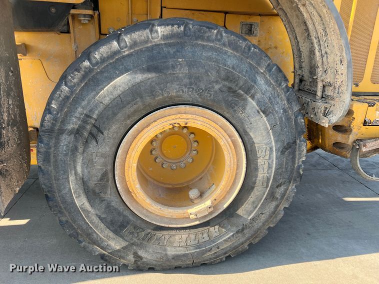 image for item JM9218 2010 John Deere 824K  wheel loader