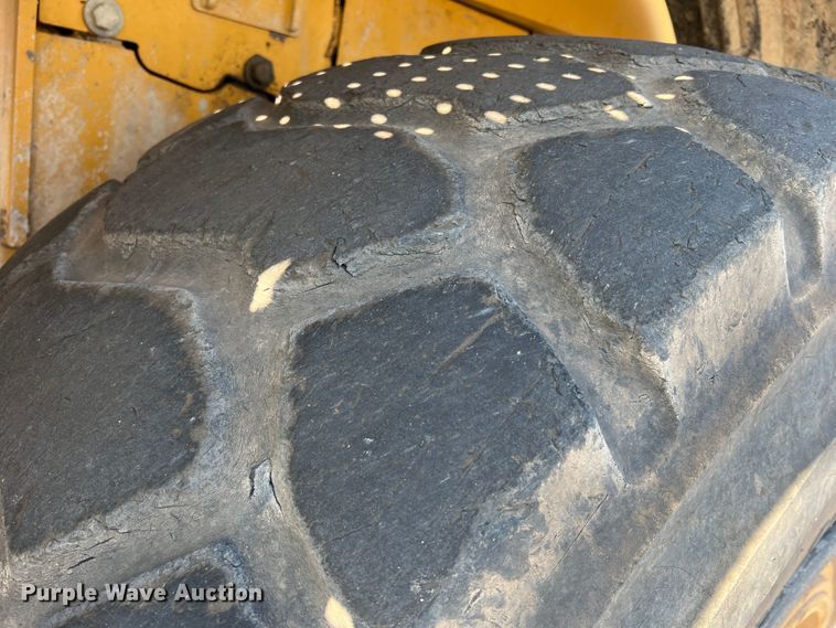 image for item JM9218 2010 John Deere 824K  wheel loader