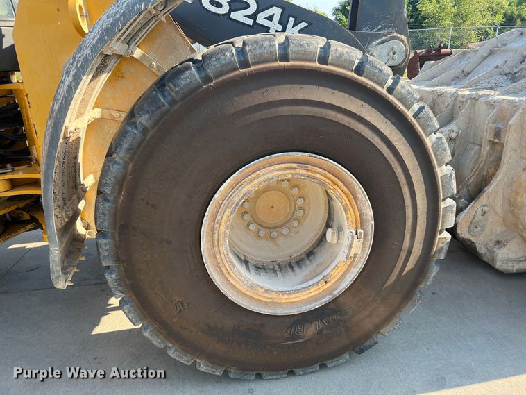 image for item JM9218 2010 John Deere 824K  wheel loader