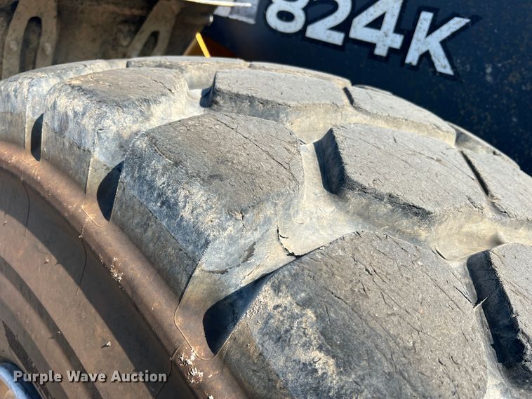 image for item JM9218 2010 John Deere 824K  wheel loader