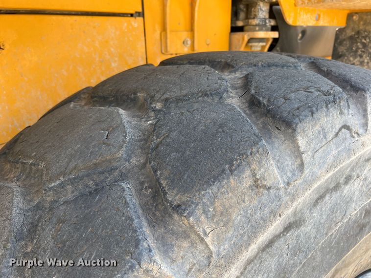 image for item JM9218 2010 John Deere 824K  wheel loader