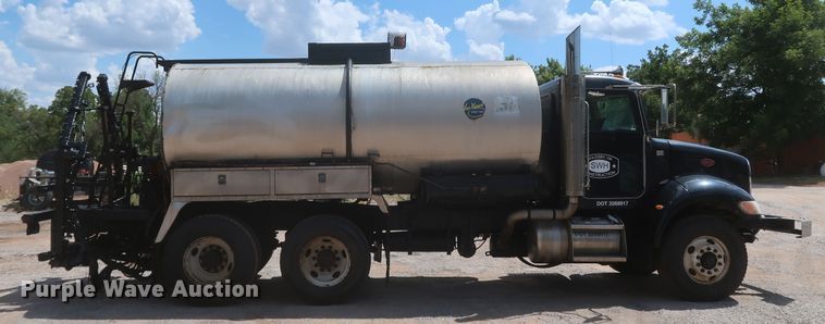 image for item JR9438 2008 Peterbilt 340  oil distributor truck