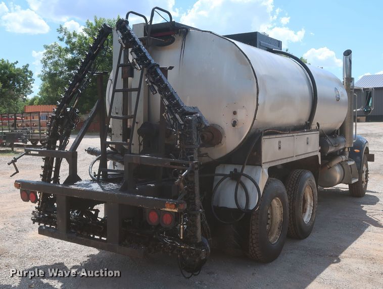 image for item JR9438 2008 Peterbilt 340  oil distributor truck