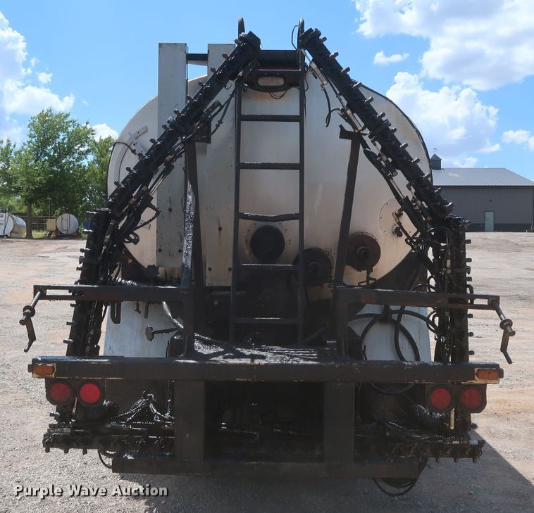 image for item JR9438 2008 Peterbilt 340  oil distributor truck