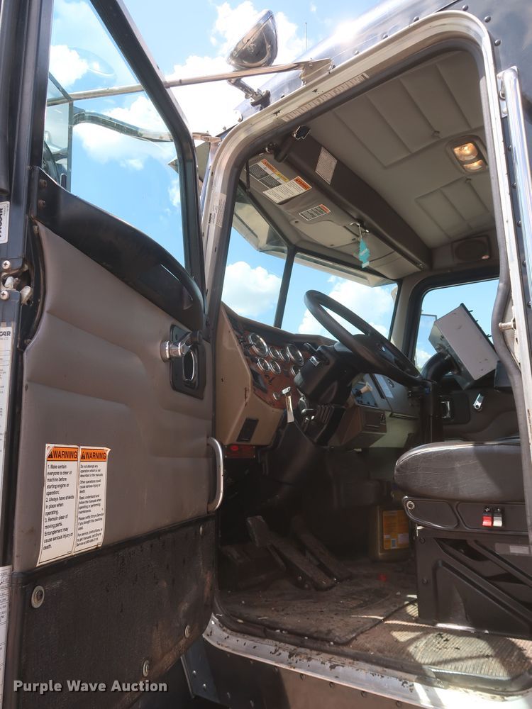 image for item JR9438 2008 Peterbilt 340  oil distributor truck