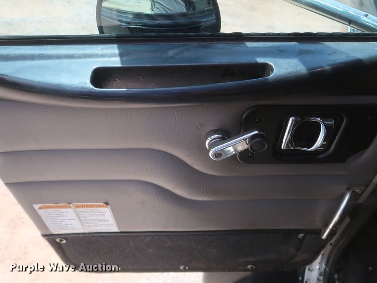 image for item JR9438 2008 Peterbilt 340  oil distributor truck