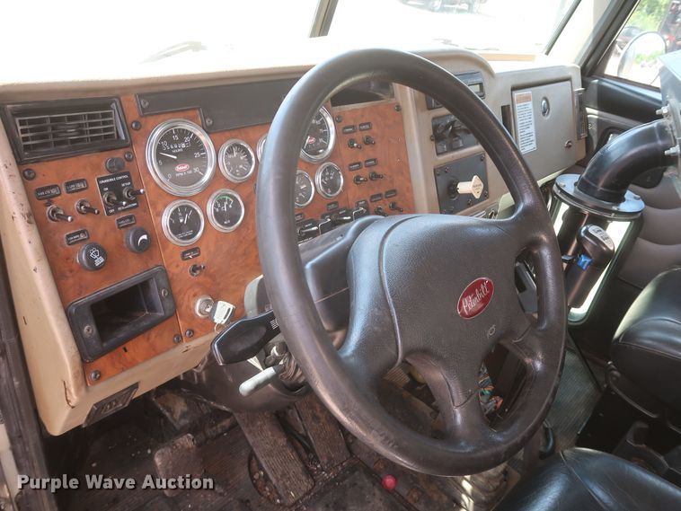 image for item JR9438 2008 Peterbilt 340  oil distributor truck