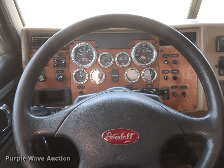 image for item JR9438 2008 Peterbilt 340  oil distributor truck