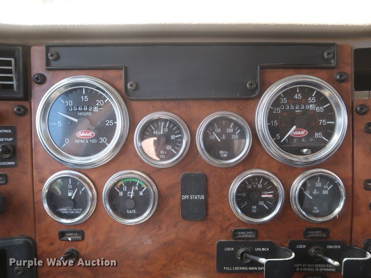 image for item JR9438 2008 Peterbilt 340  oil distributor truck