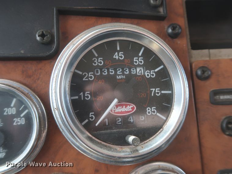 image for item JR9438 2008 Peterbilt 340  oil distributor truck