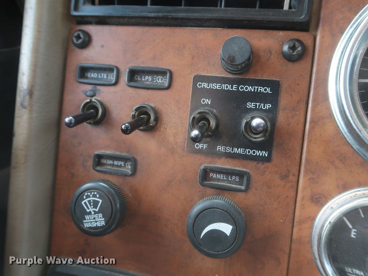 image for item JR9438 2008 Peterbilt 340  oil distributor truck