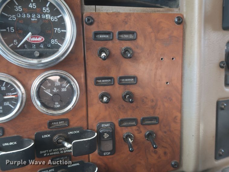 image for item JR9438 2008 Peterbilt 340  oil distributor truck