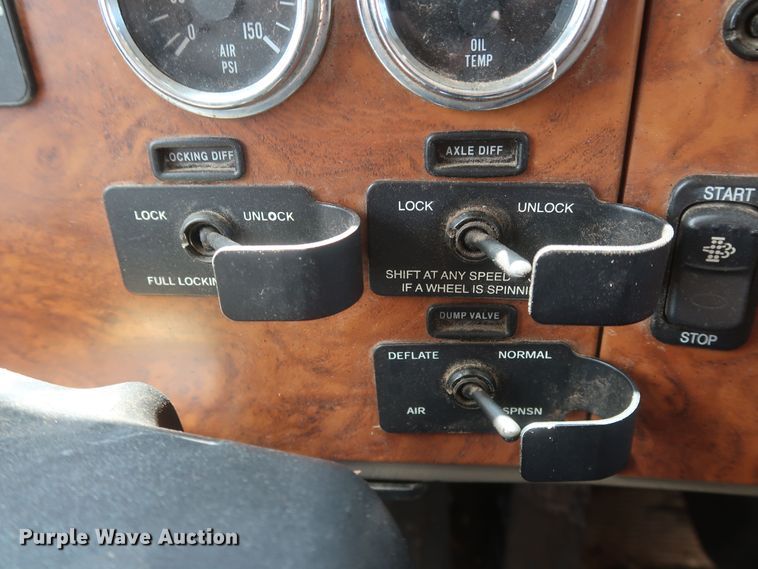 image for item JR9438 2008 Peterbilt 340  oil distributor truck