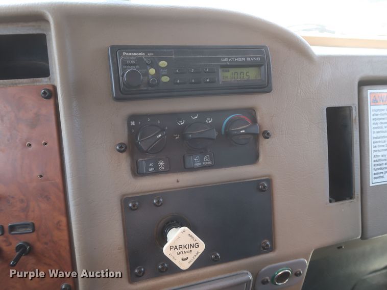 image for item JR9438 2008 Peterbilt 340  oil distributor truck