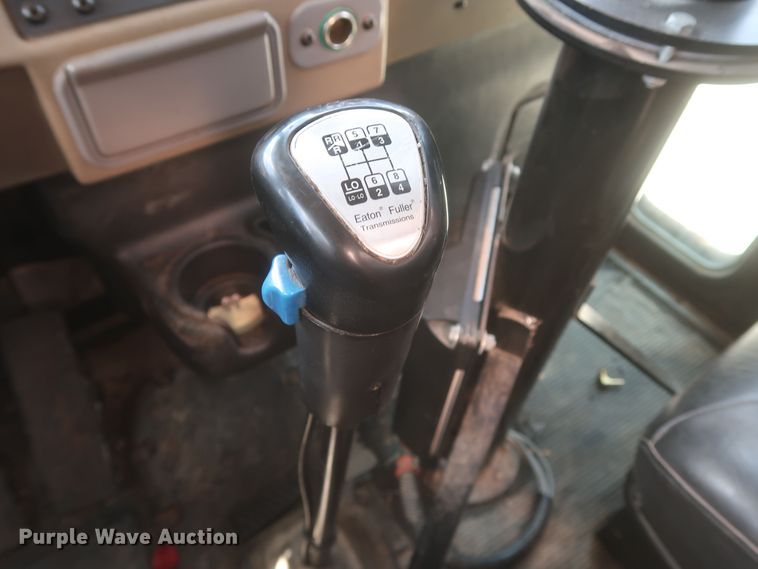 image for item JR9438 2008 Peterbilt 340  oil distributor truck