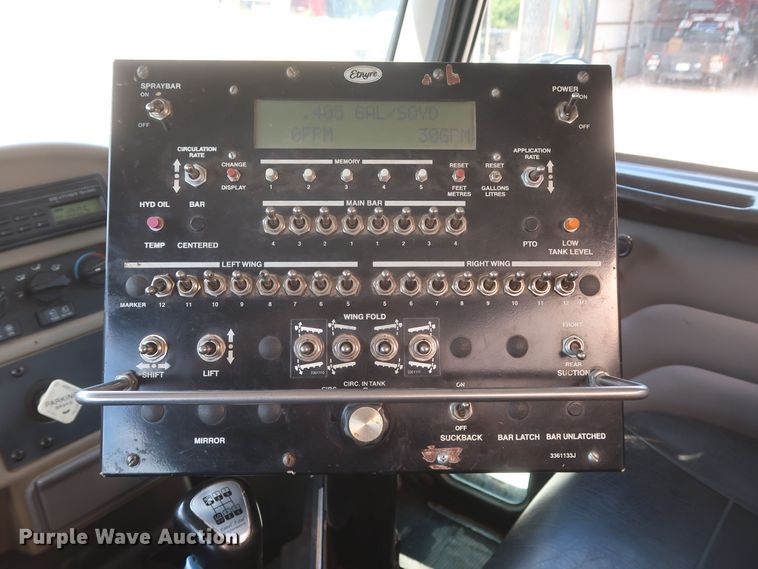 image for item JR9438 2008 Peterbilt 340  oil distributor truck