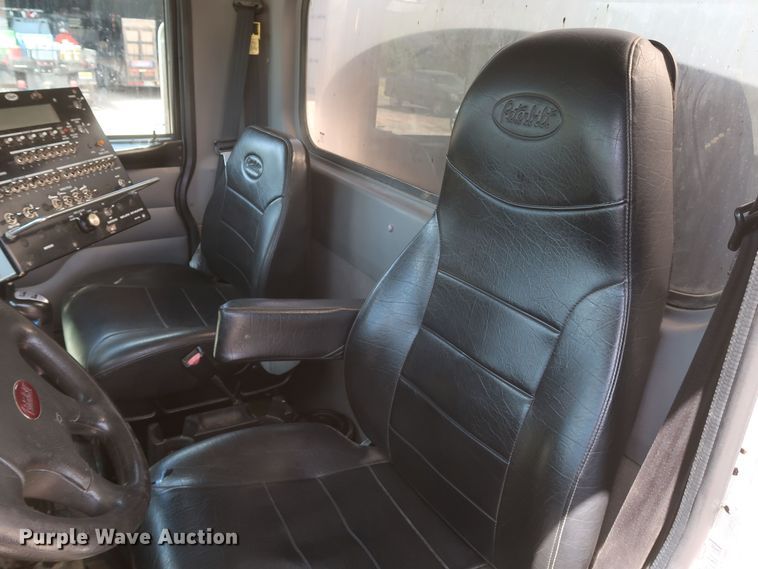 image for item JR9438 2008 Peterbilt 340  oil distributor truck