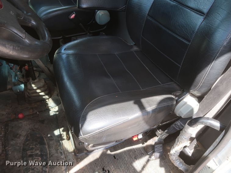 image for item JR9438 2008 Peterbilt 340  oil distributor truck