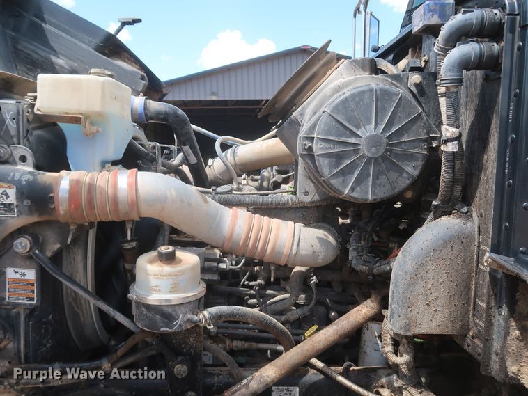 image for item JR9438 2008 Peterbilt 340  oil distributor truck