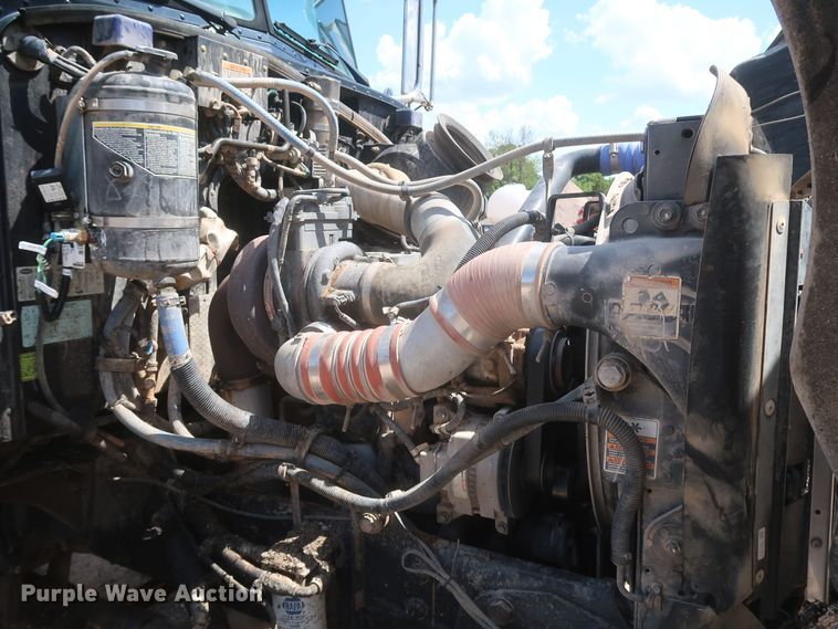 image for item JR9438 2008 Peterbilt 340  oil distributor truck