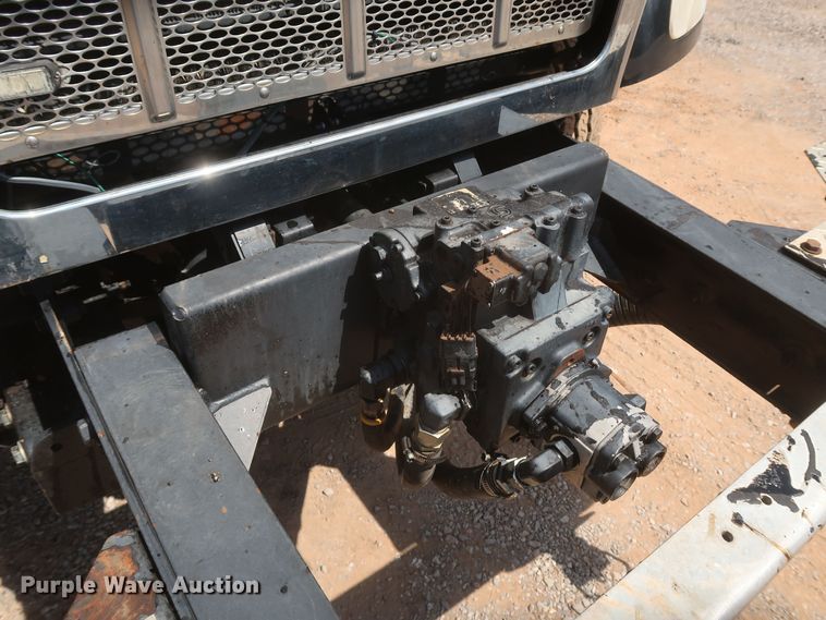 image for item JR9438 2008 Peterbilt 340  oil distributor truck