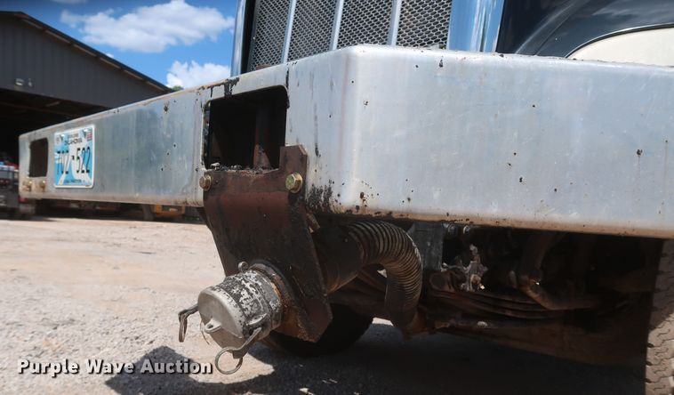 image for item JR9438 2008 Peterbilt 340  oil distributor truck