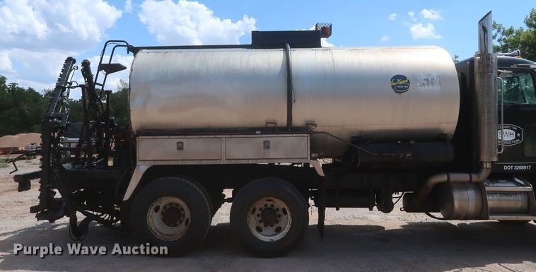 image for item JR9438 2008 Peterbilt 340  oil distributor truck