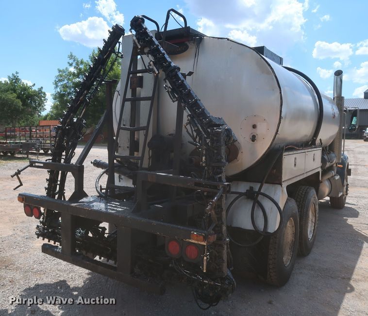 image for item JR9438 2008 Peterbilt 340  oil distributor truck