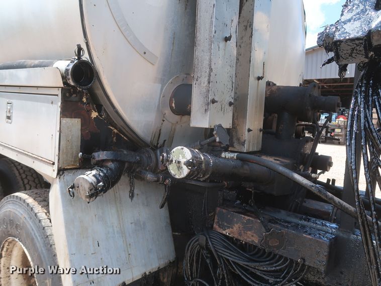 image for item JR9438 2008 Peterbilt 340  oil distributor truck