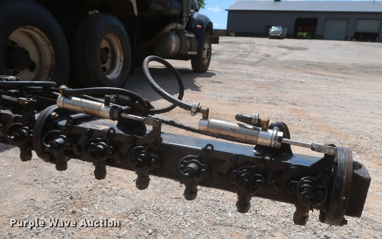 image for item JR9438 2008 Peterbilt 340  oil distributor truck