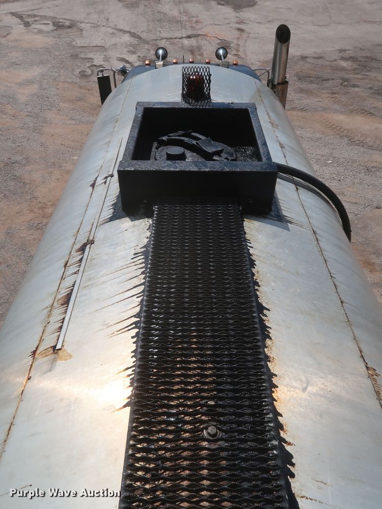 image for item JR9438 2008 Peterbilt 340  oil distributor truck