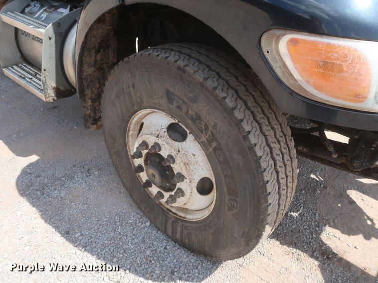 image for item JR9438 2008 Peterbilt 340  oil distributor truck