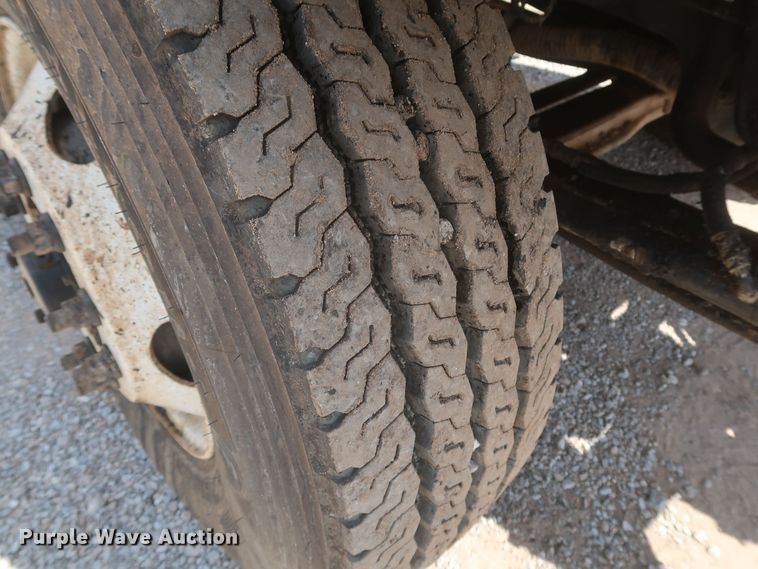 image for item JR9438 2008 Peterbilt 340  oil distributor truck