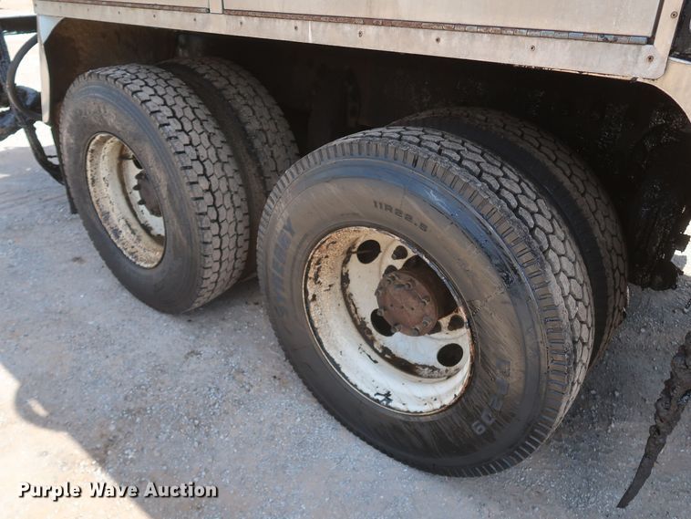 image for item JR9438 2008 Peterbilt 340  oil distributor truck