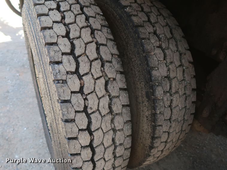 image for item JR9438 2008 Peterbilt 340  oil distributor truck