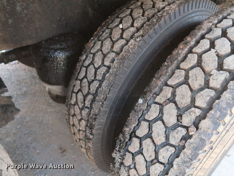 image for item JR9438 2008 Peterbilt 340  oil distributor truck