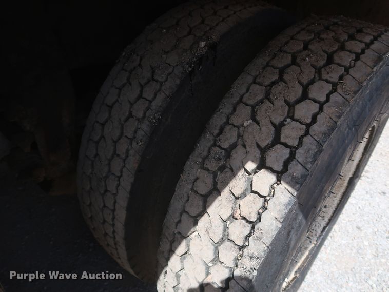 image for item JR9438 2008 Peterbilt 340  oil distributor truck