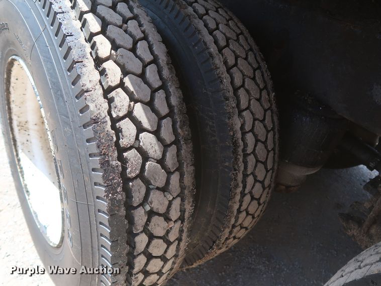 image for item JR9438 2008 Peterbilt 340  oil distributor truck