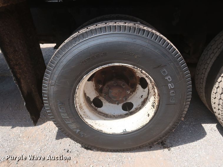 image for item JR9438 2008 Peterbilt 340  oil distributor truck