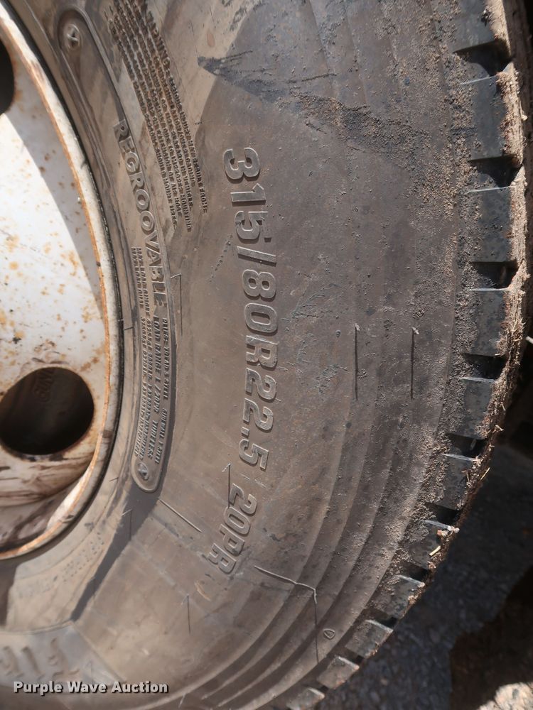 image for item JR9438 2008 Peterbilt 340  oil distributor truck