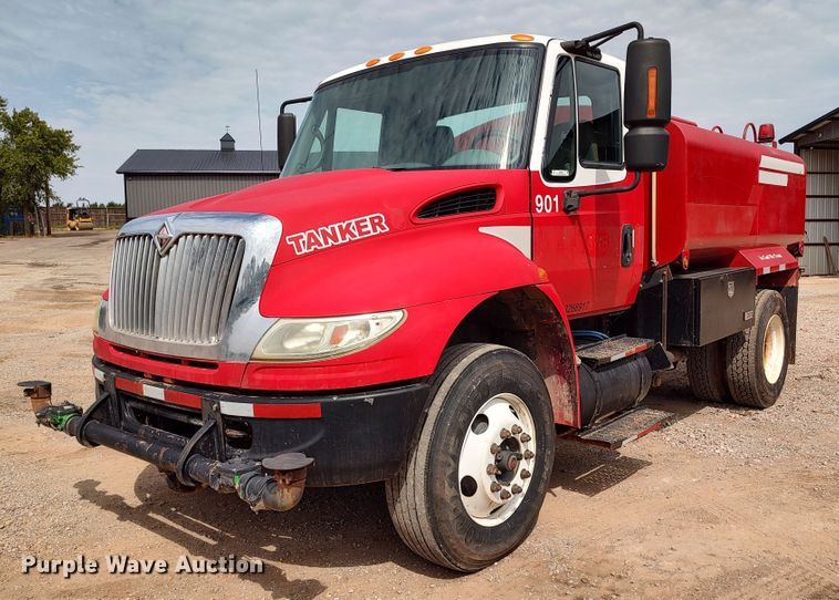 image for item JR9439 2003 International 8500  tank truck