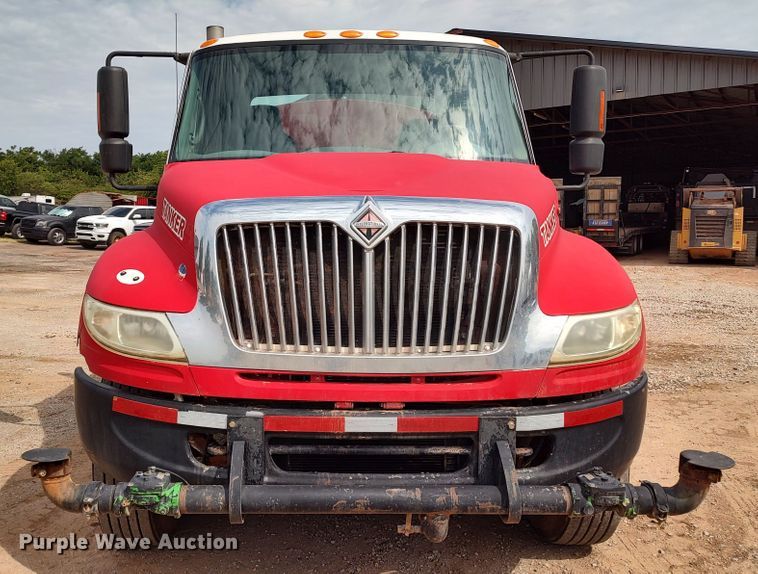 image for item JR9439 2003 International 8500  tank truck